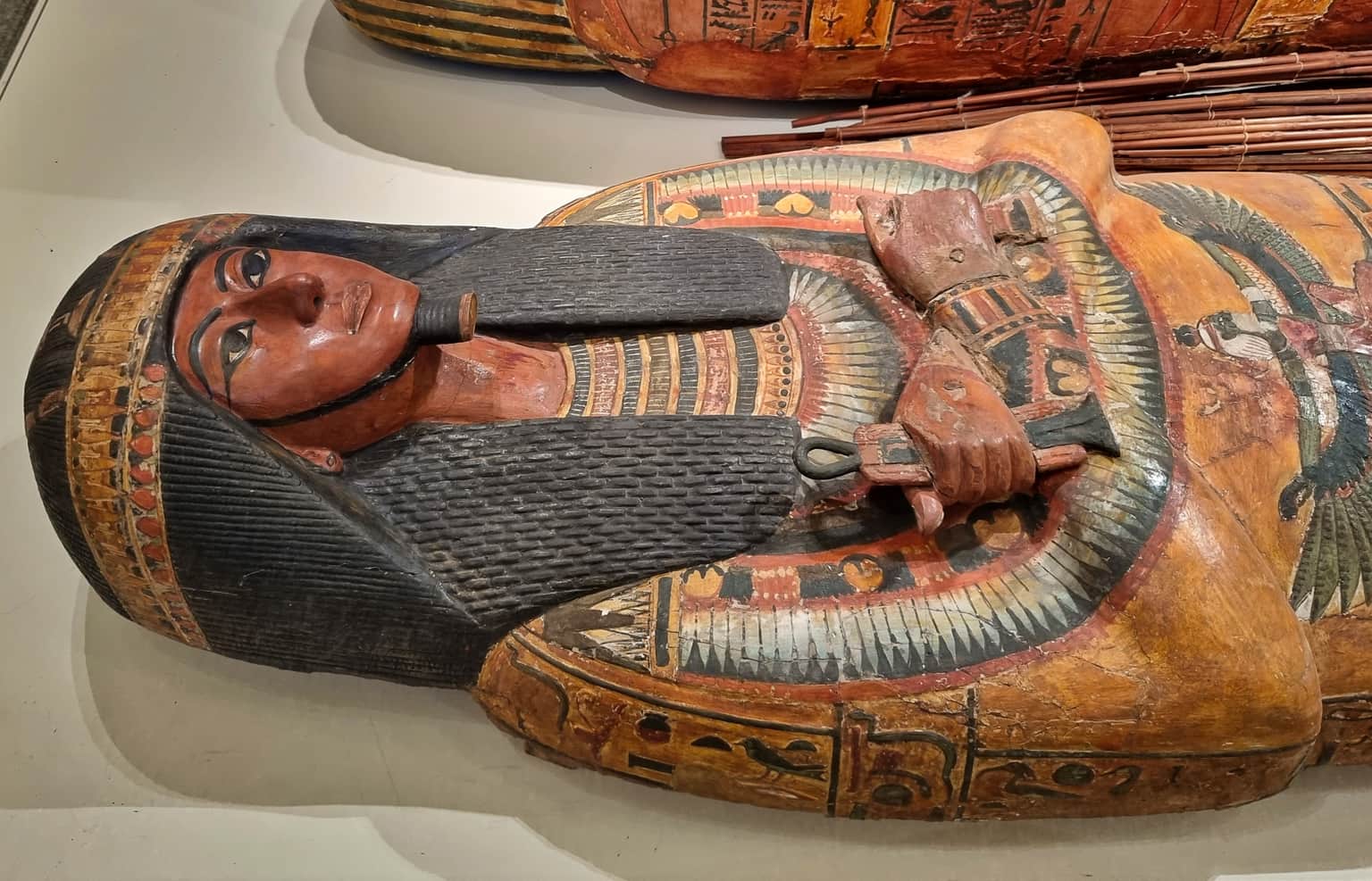 Witness Sennedjem's coffin and belongings