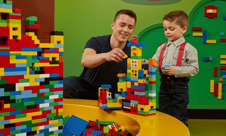 Create different buildings with your kids at the LEGOLAND workshops