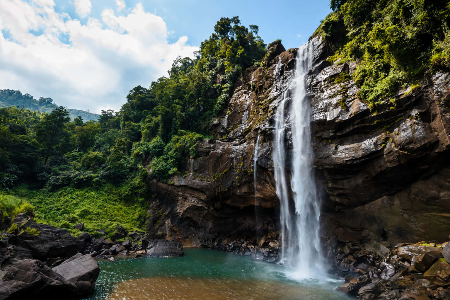 Bambarakanda Falls Hike & Tea Plantation Visit
