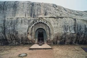 Explore Barabar Caves on an 8-hour day trip from Patna
