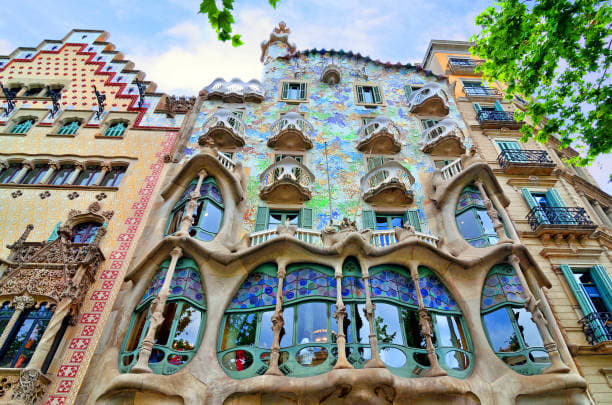 Sagrada Familia Tickets with Gaudi Houses Guided Tour Image