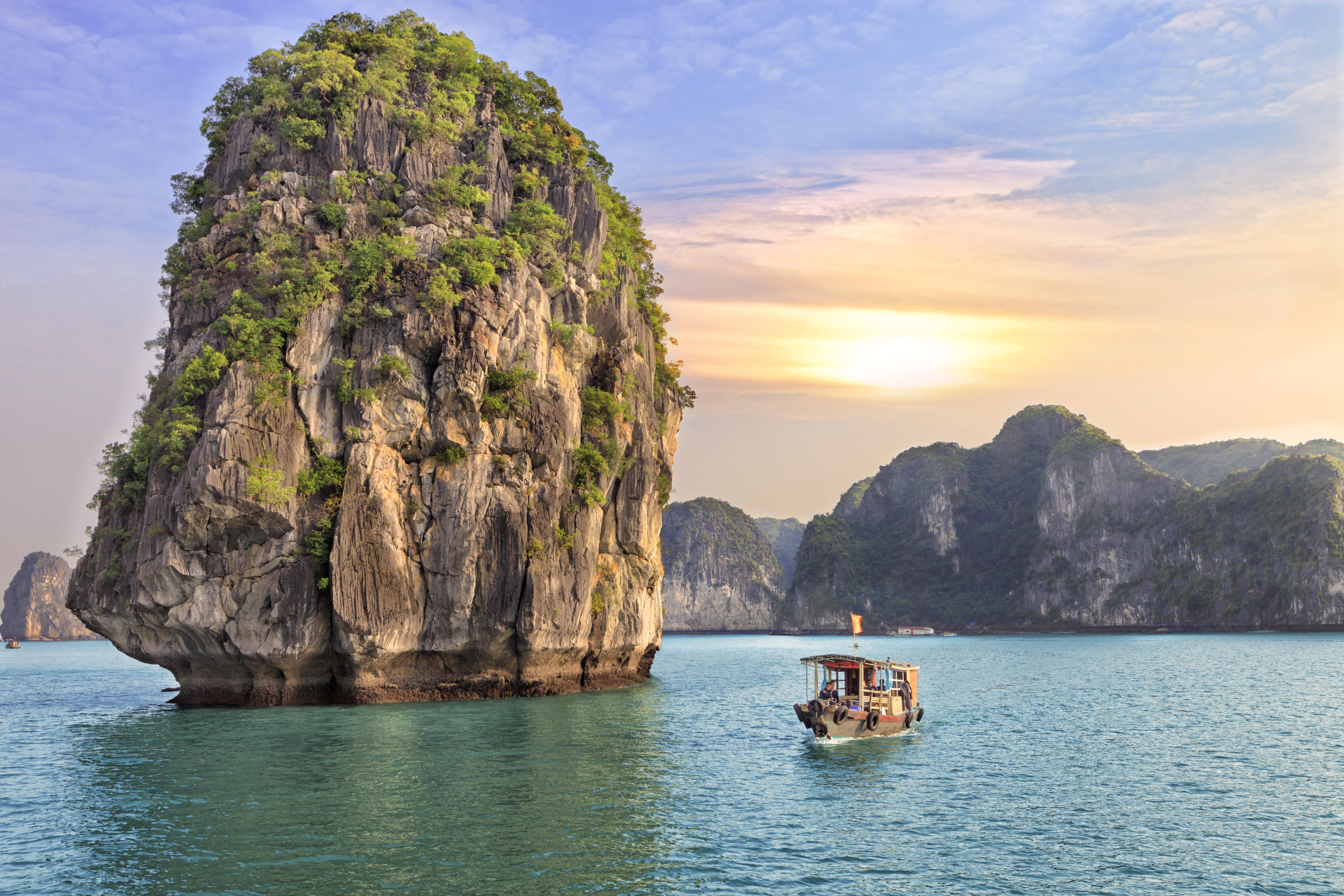 Halong Bay Tour Packages | Upto 50% Off March Mega SALE