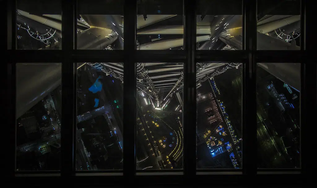 Walk on the Glass Floor at 340m