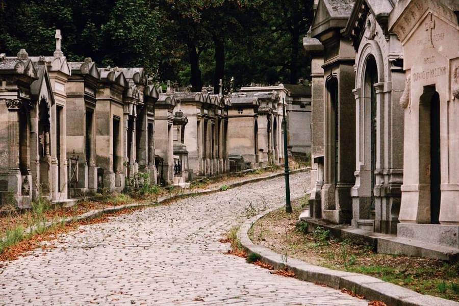 Pere Lachaise Cemetery Tickets Image