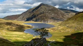 Immerse yourself in the beauty of the nature while visiting Snowdonia National Park