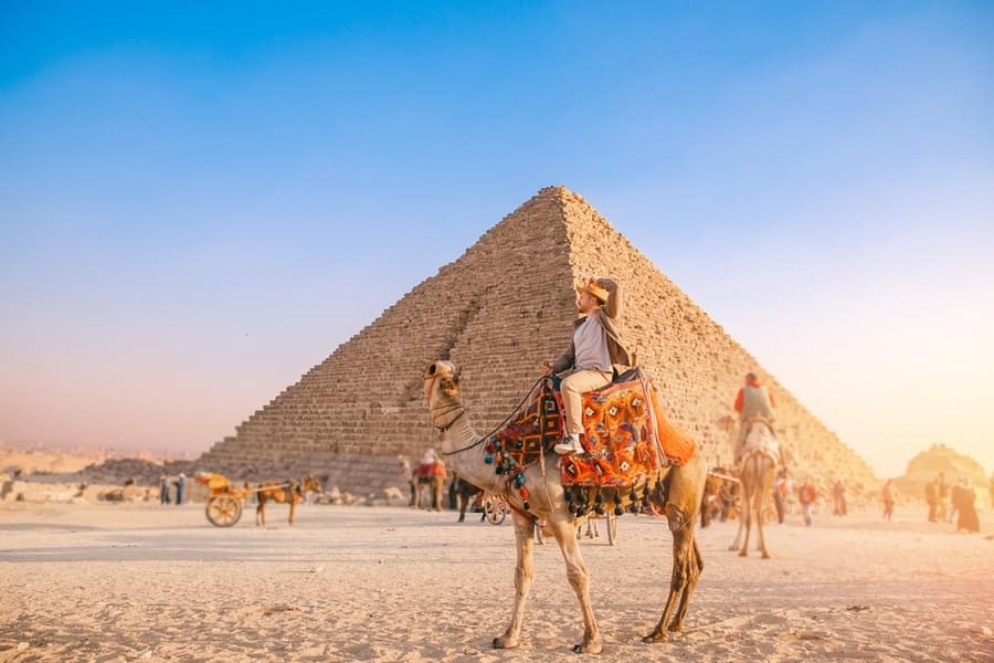 Pyramids of Giza Architecture