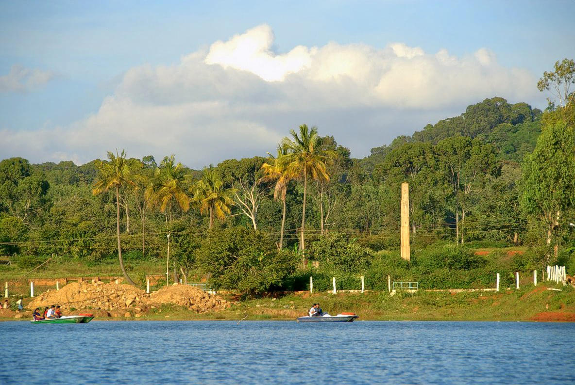 Nilavoor Lake Overview
