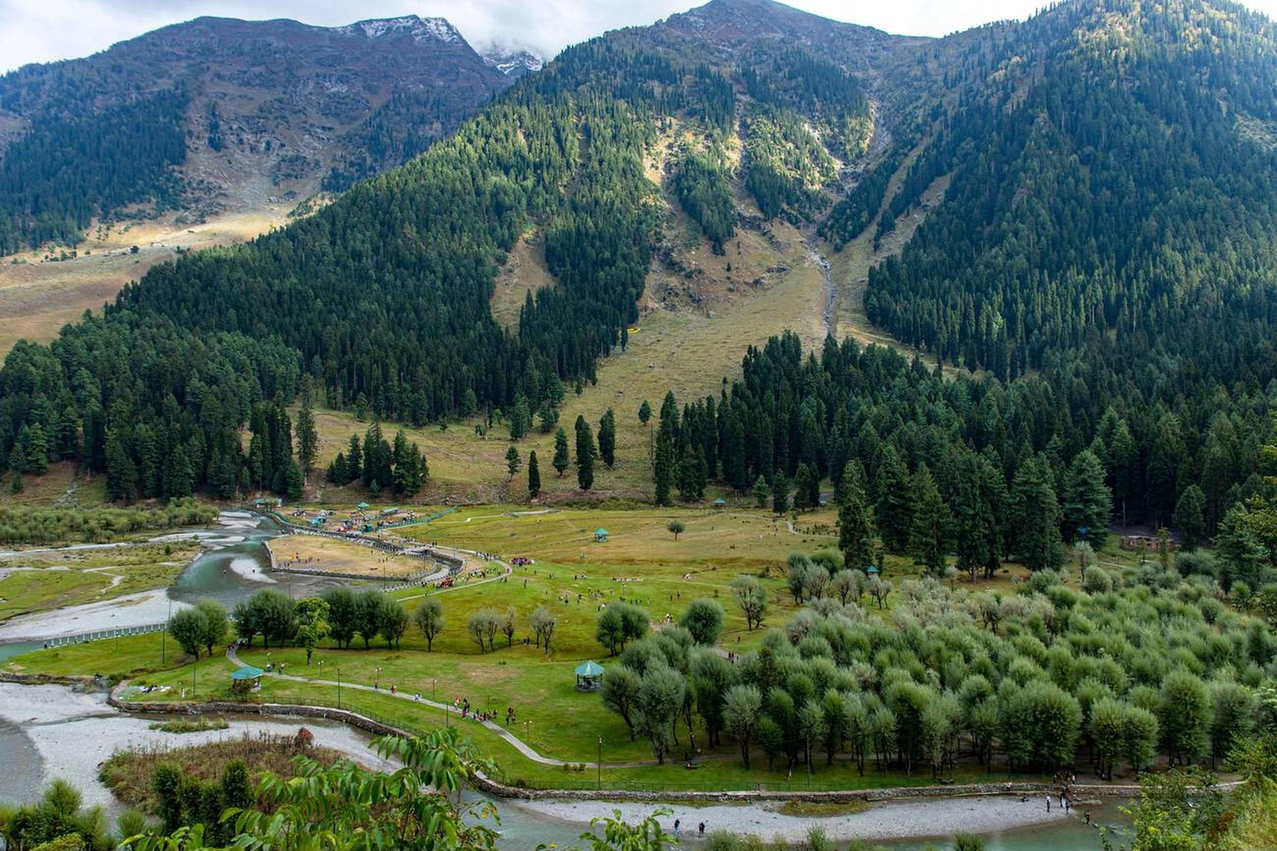 Explore Betaab Valley Excursion