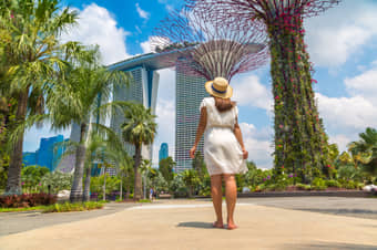 Admire the views of Singapore skyline on an amazing journey