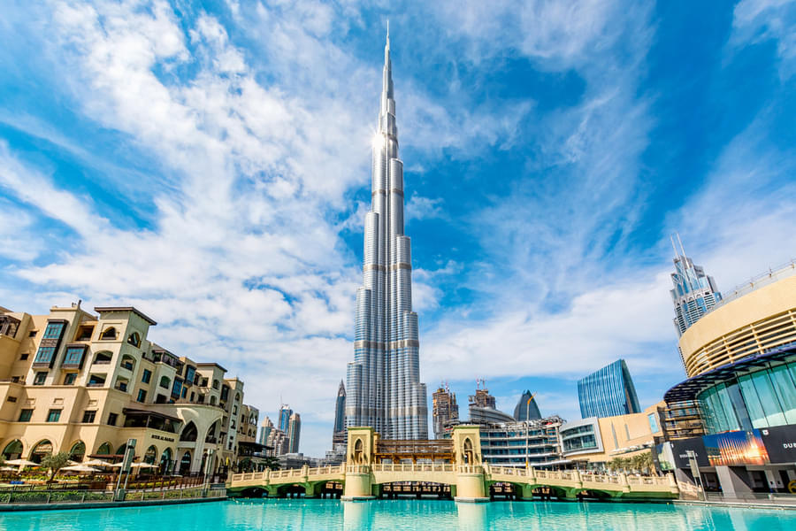 Admire the stunning architecture of Burj Khalifa, world’s tallest skyscraper