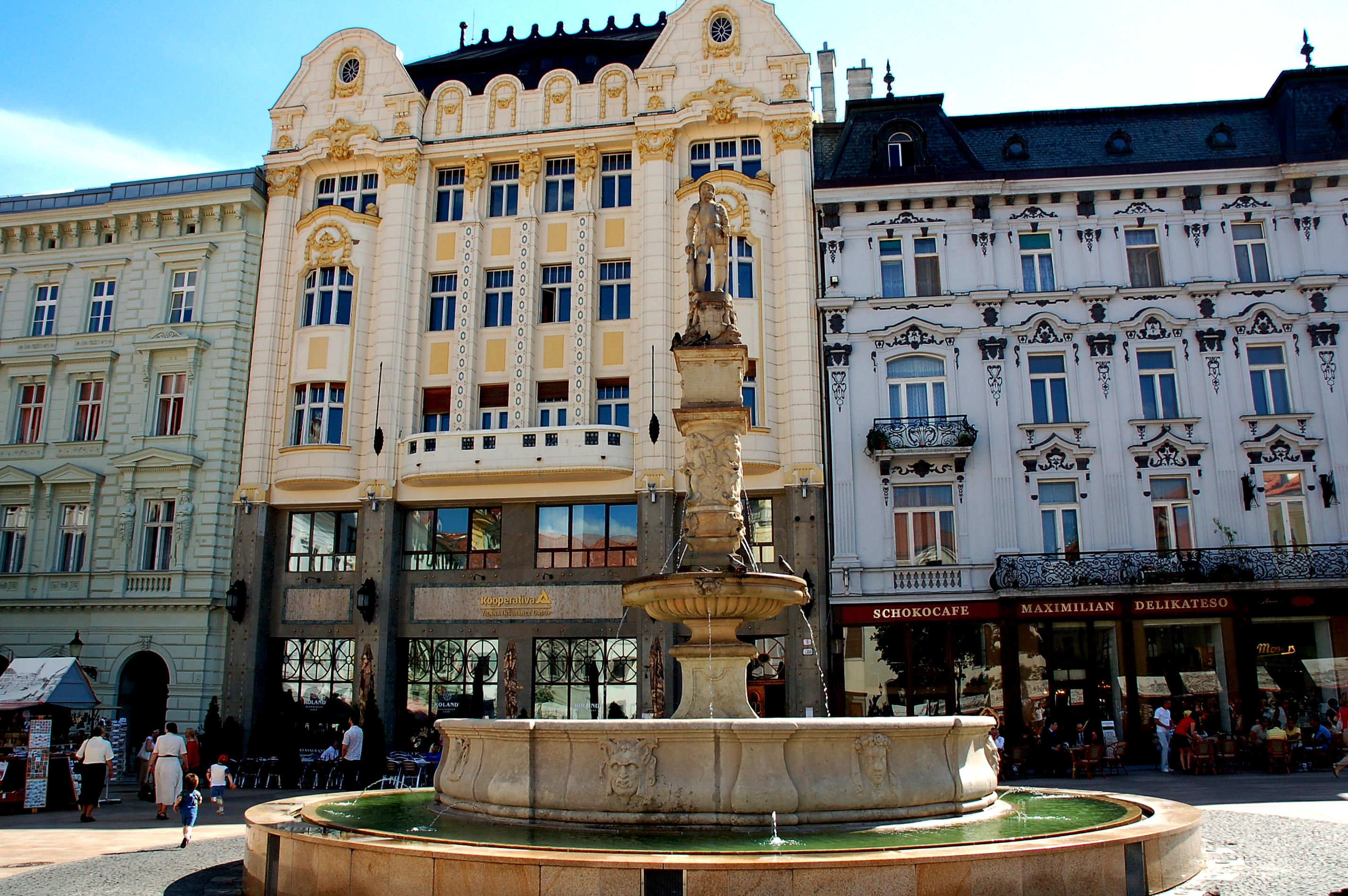 Maximilian Fountain Overview