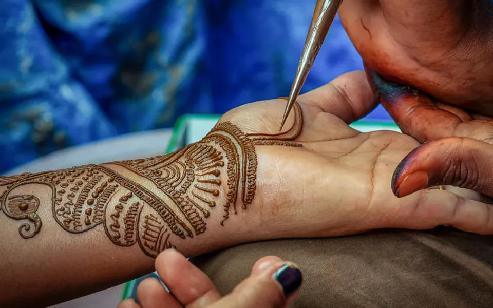 Marvel at the beautiful Heena Painting