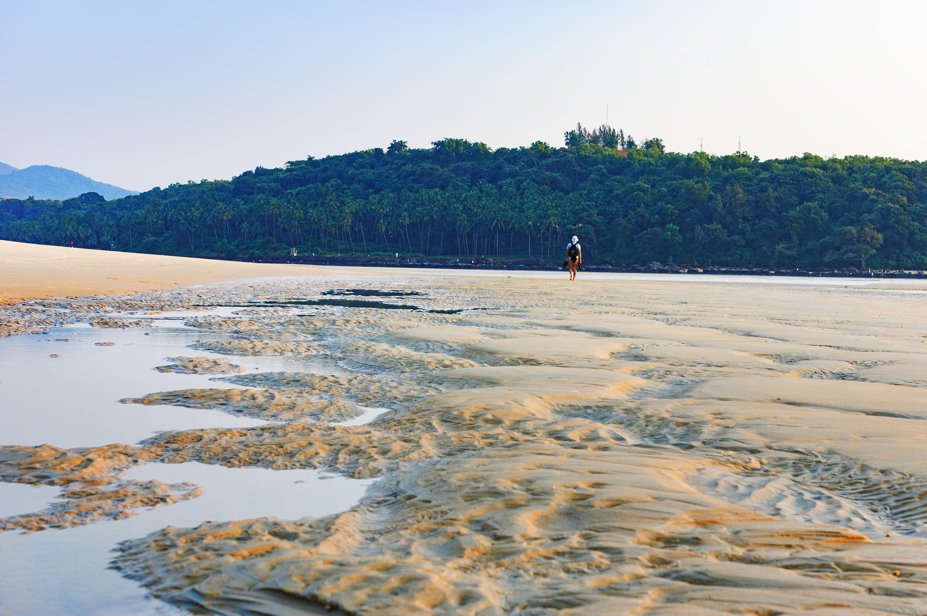 INDIA, Goa, Mobor: Mobor Beach, Beach Shack Sign Stock Photo - Alamy