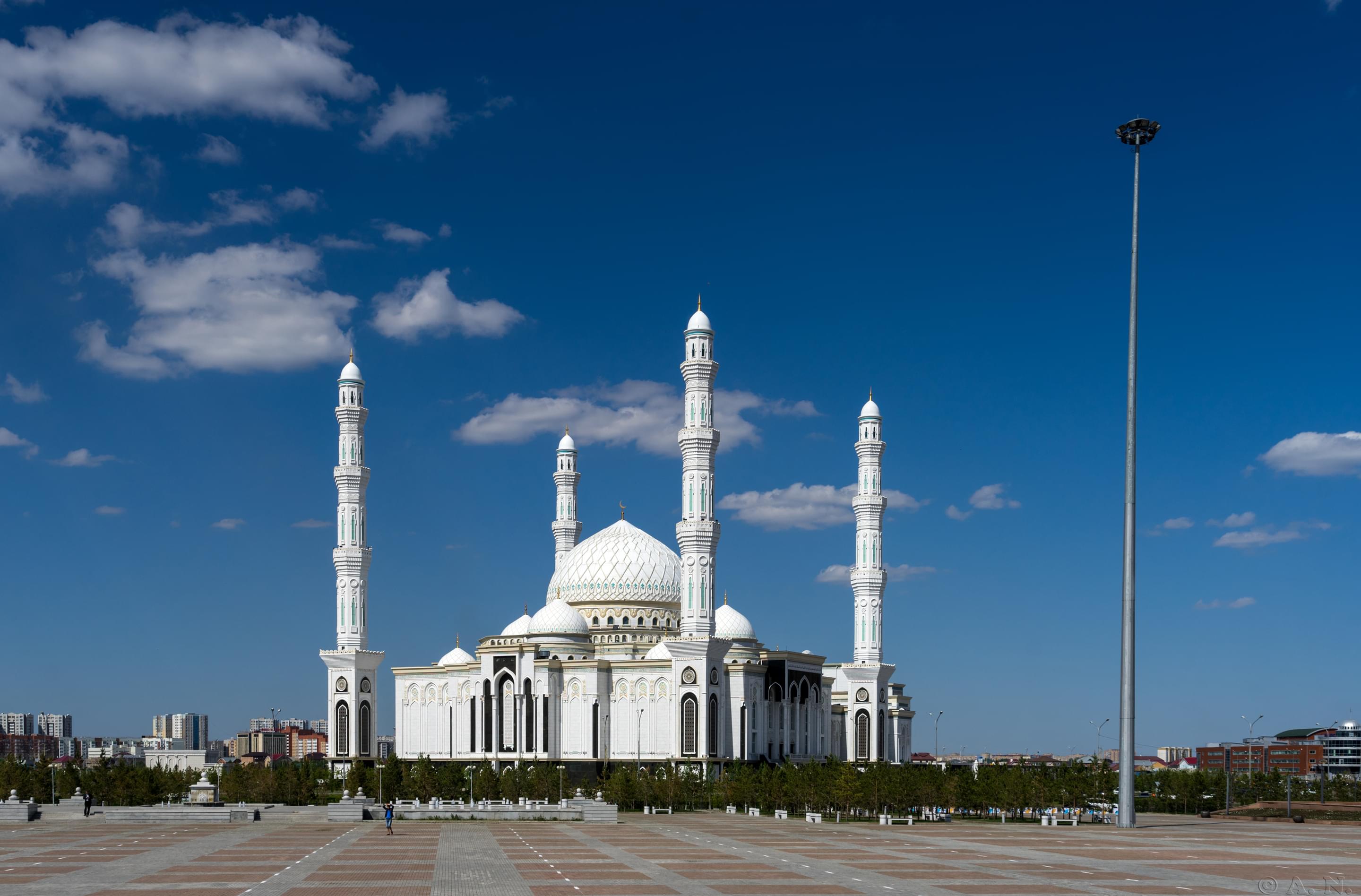 Hazrat Sultan Mosque Overview