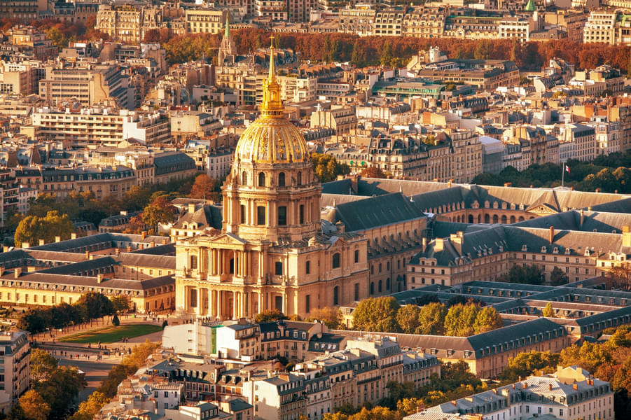 Relish the beauty of the dome of Les Invalides