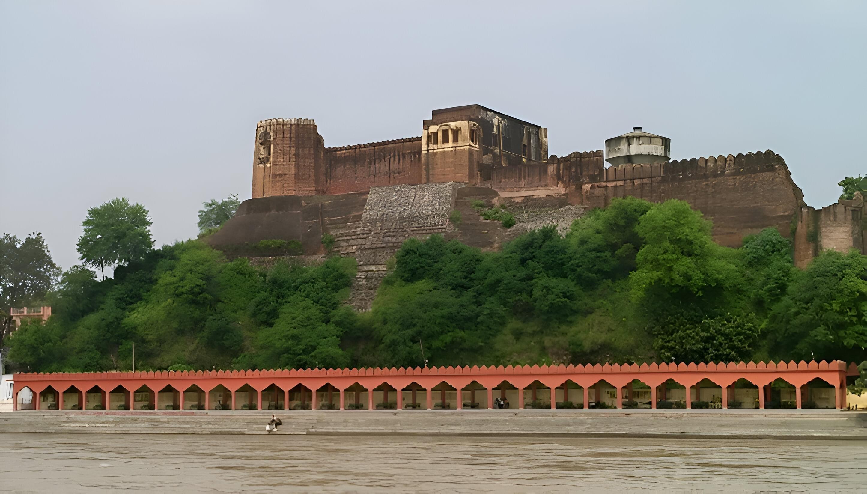 Explore the Akhnoor Fort