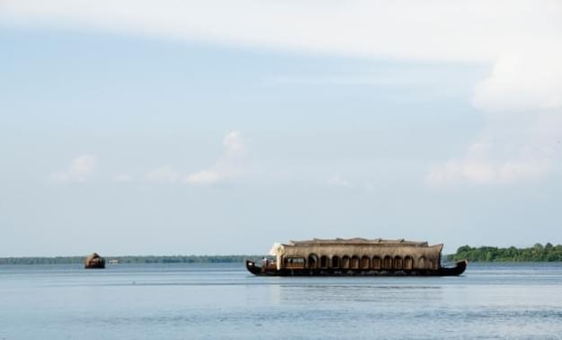 Include the island in your backwater cruise