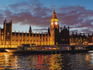 Enjoy the dinner cruise at River Thames