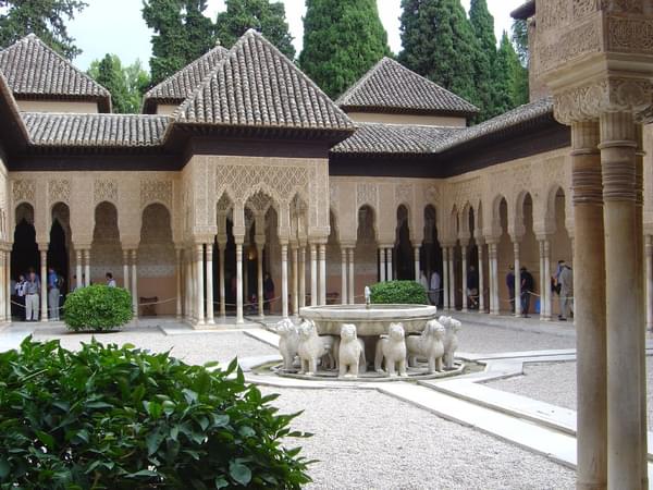 Patio de Los Leones