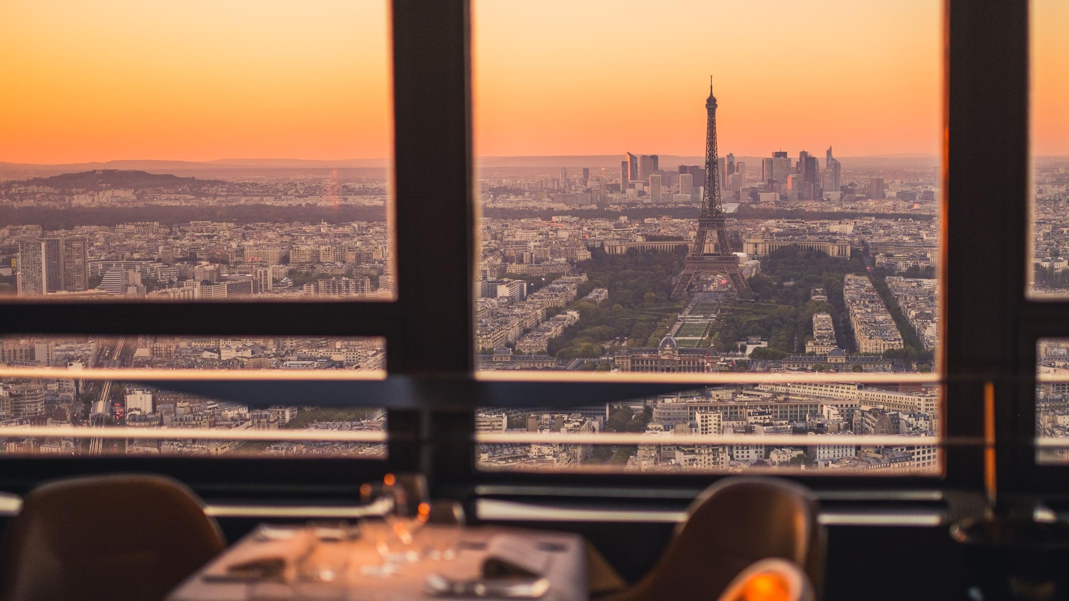 Eiffel Tower Dinner   & Sightseeing Seine River Cruise