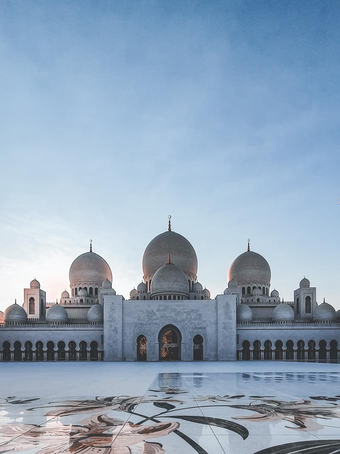 Mughal Design of Sheikh Zayed Mosque