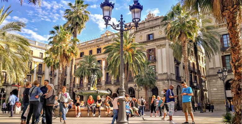 Explore the best of Barcelona with a guide