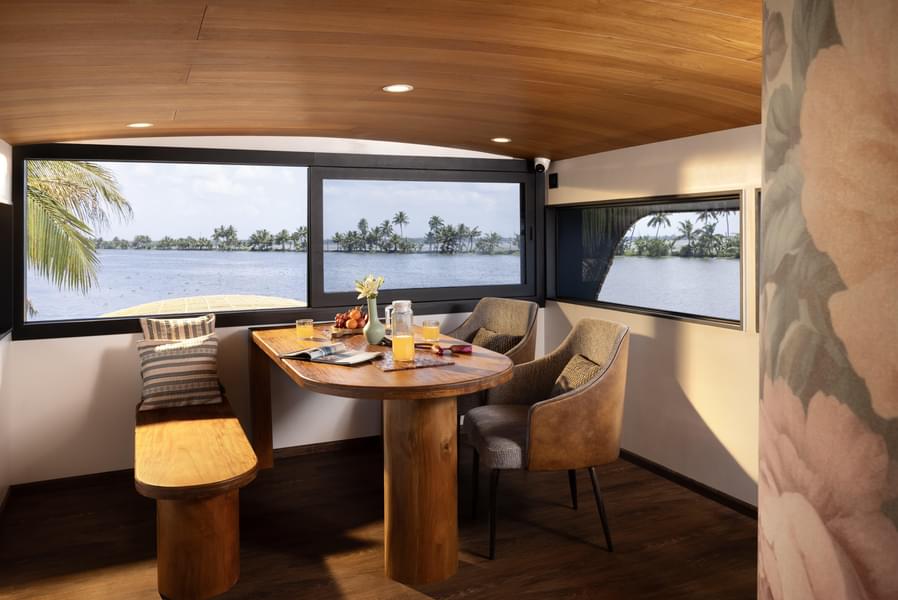 Luxury Houseboat in Alleppey Image