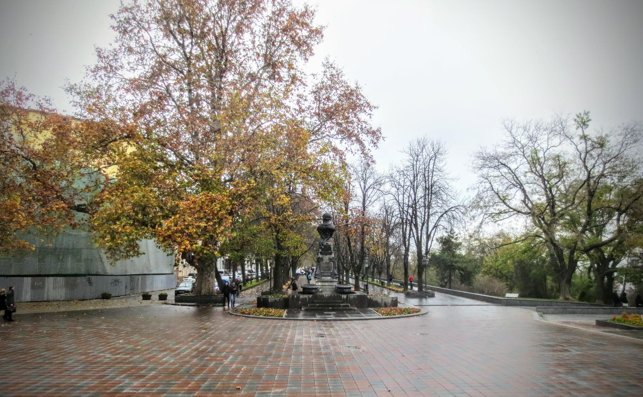 Prymorskyi Boulevard Overview