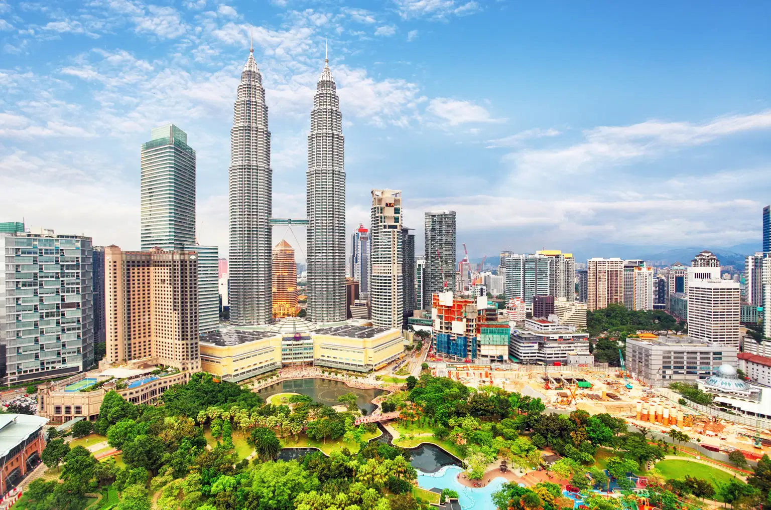 Kuala Lumpur City Tour with Petronas Twin Tower and Batu Caves