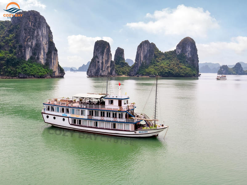 Behold the beauty of Hạ Long Bay's emerald waters and limestone cliffs