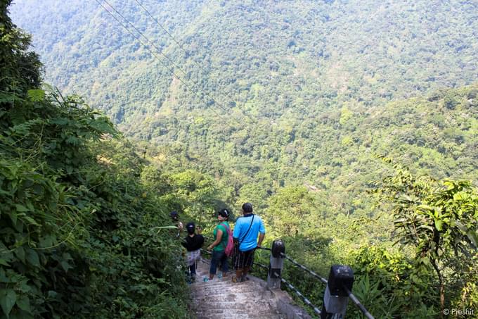 Living Root Bridge Trekking in North East