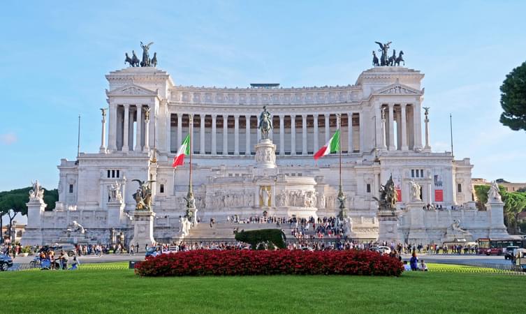 4 places to visit in rome Piazza Venezia