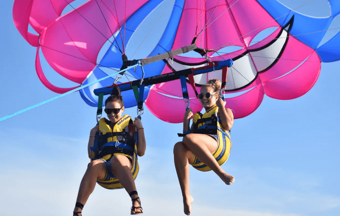 Gold Coast Parasailing.png