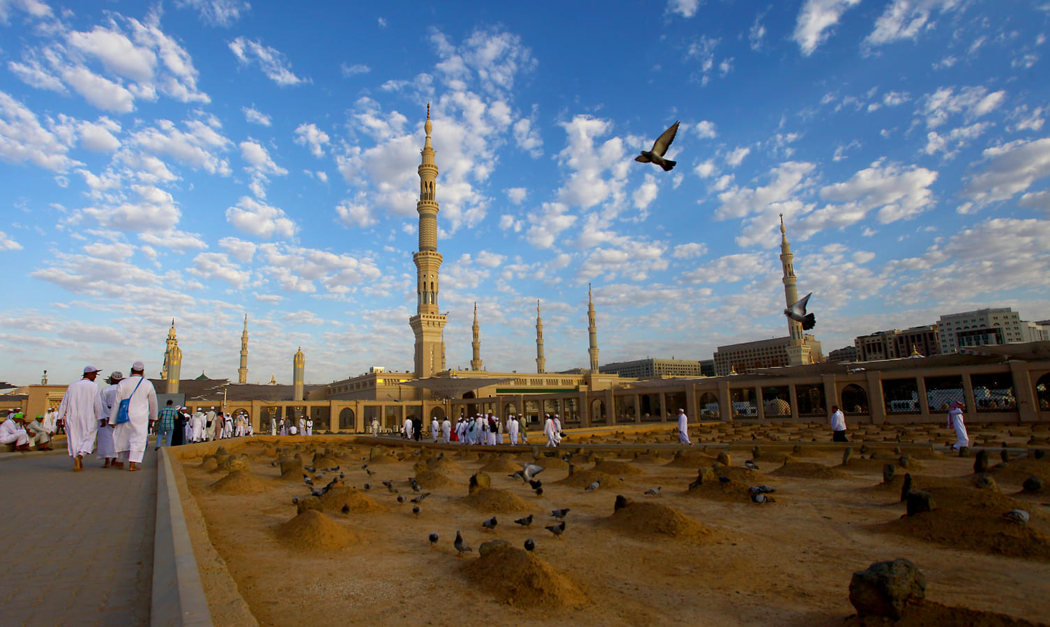 can foreigners visit medina