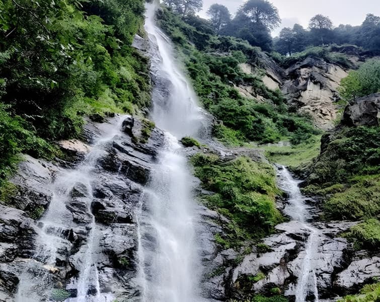 Baror Parsha Waterfall Trek Image