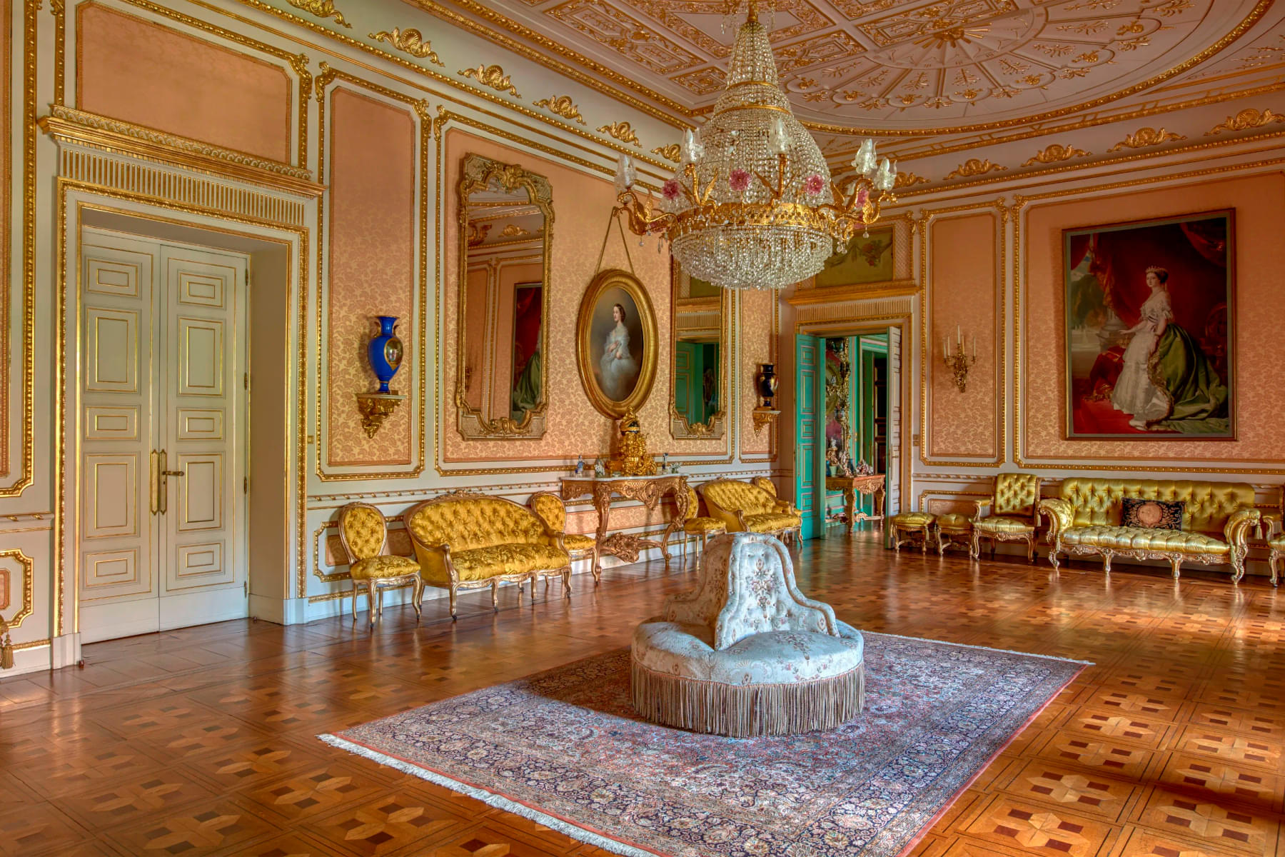 Visit the 14 most important rooms in the Palace