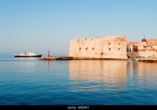 Stroll along Breakwater Porporela