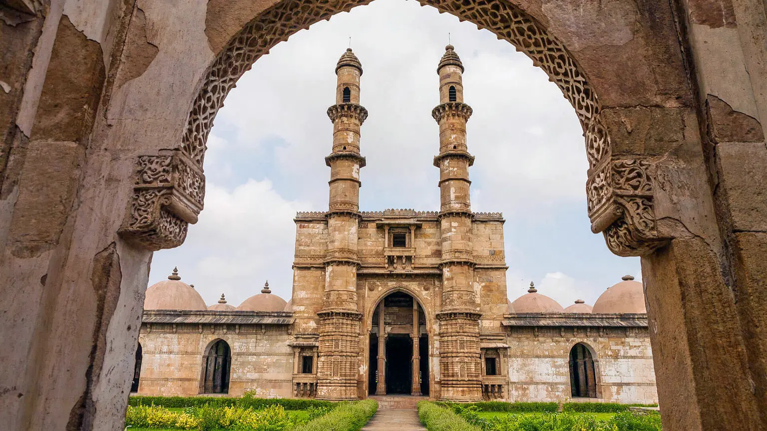  Jhulta Minar