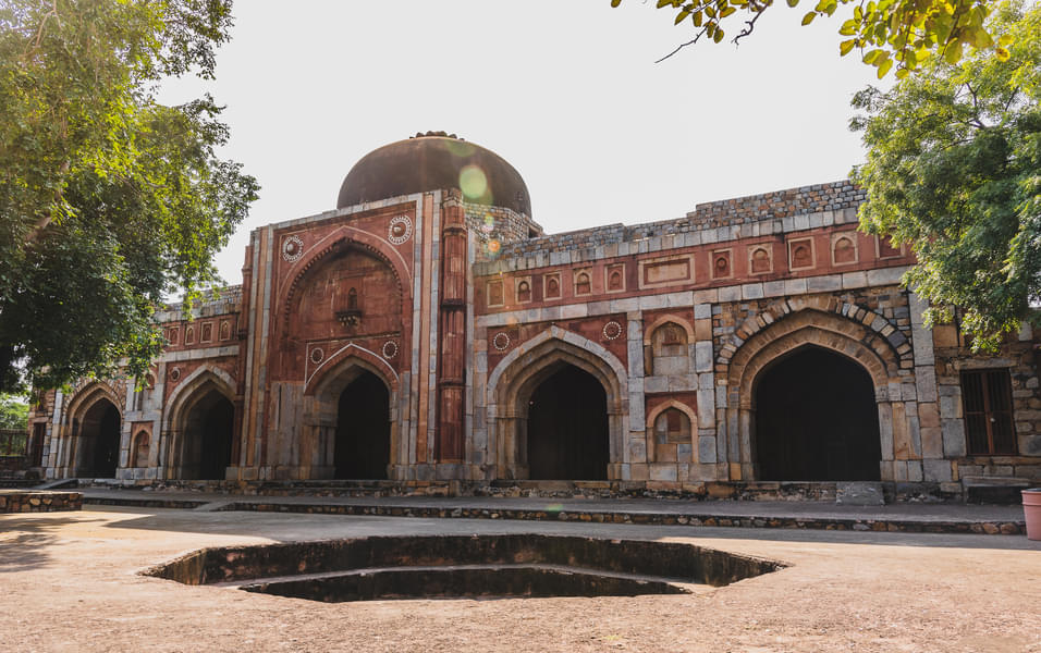 Mehrauli Archaeological Park In New Delhi Image
