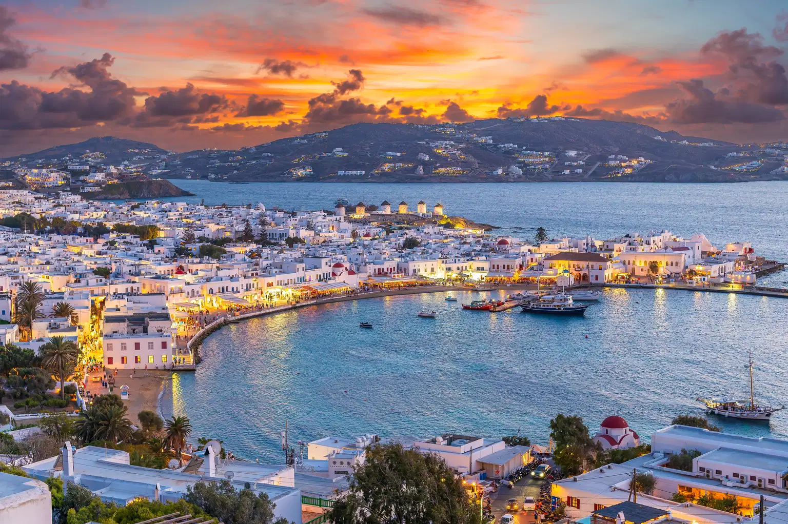 Escape to Mykonos | A Tale of Sunlit Shores and Cultural Marvels
