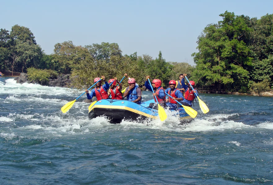 Rafting At River Betwa In Orchha Image