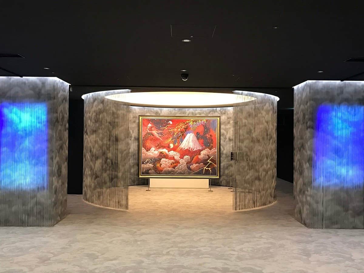 Admire art at the Koji Kinutani Tenku Art Museum