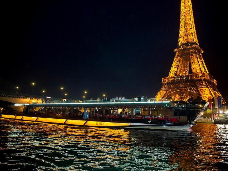 Hop on a luxury dinner cruise in Seine River