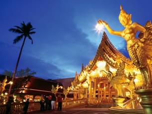 Get amazed by the magnificent view of Phuket Fantasea