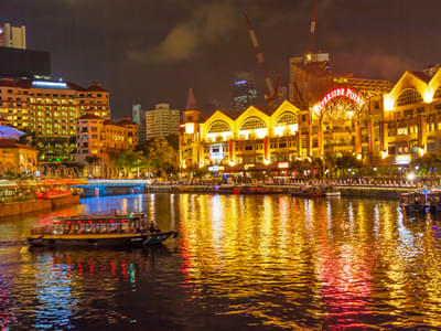 Singapore River Cruise with Seafood Restaurant Dinner and Chinatown Murals Tour