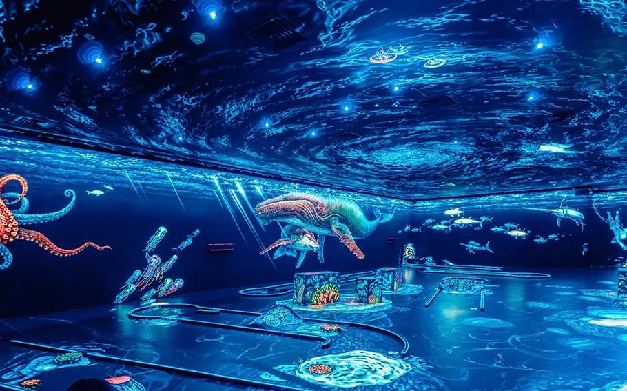 Navigate through the vibrant desert-themed course, surrounded by stunning 3D artwork