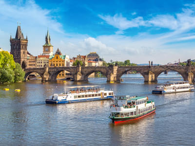 Take a cruising tour in Prague