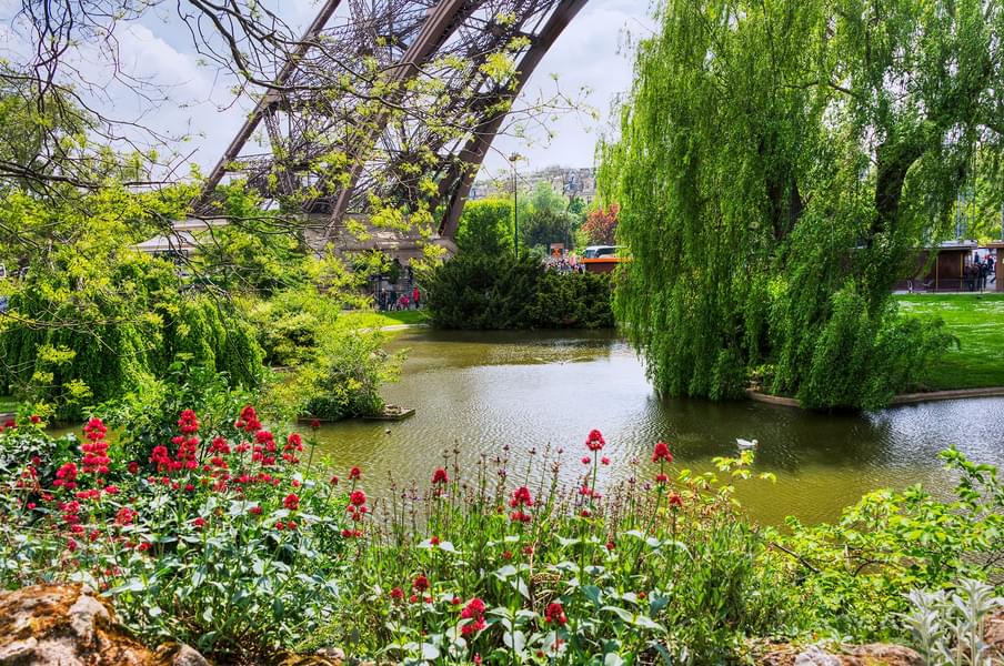The Iron Lady’s ponds, Garden Of The Eiffel Tower
