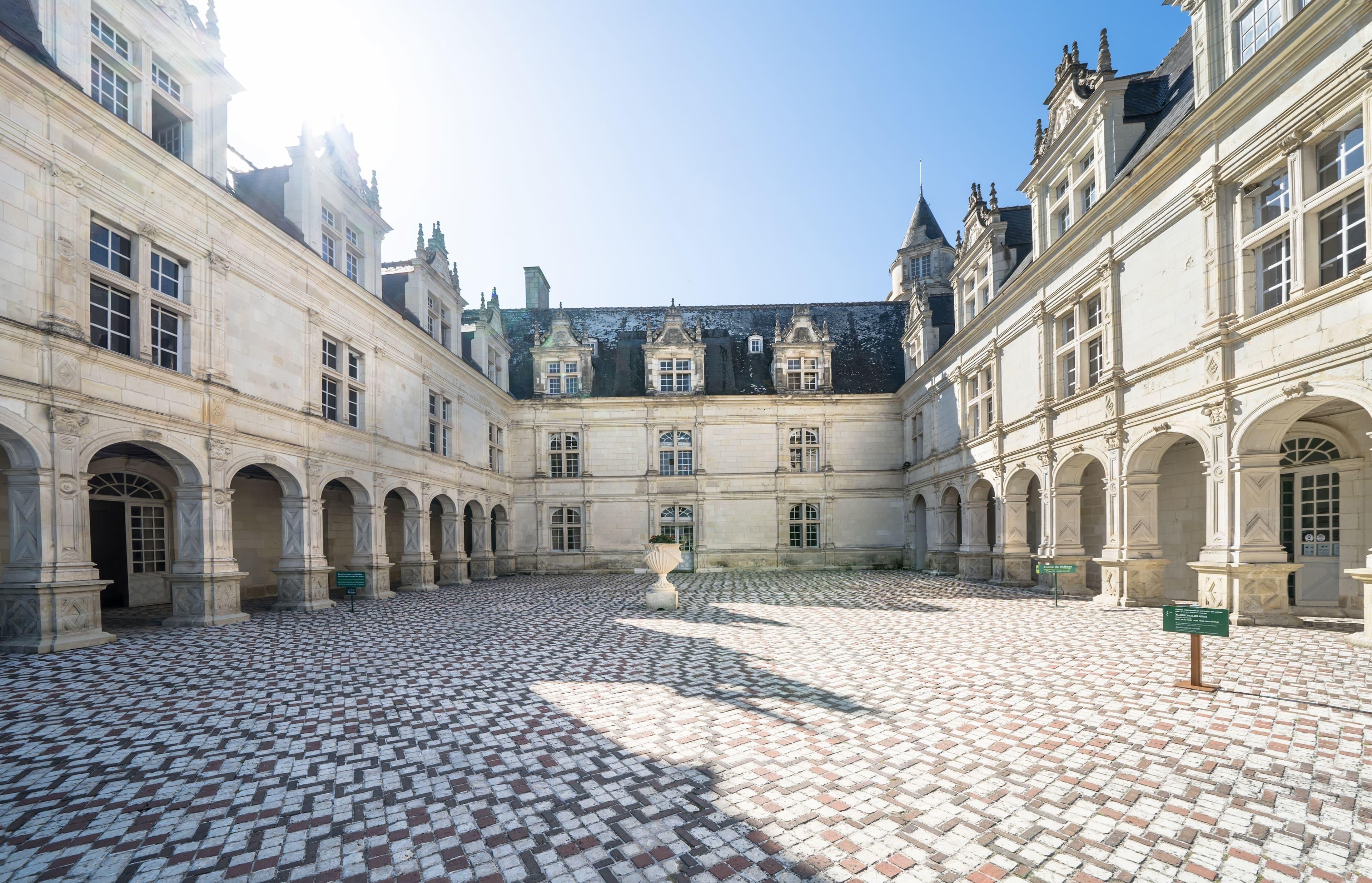 Explore Château d'Amboise & Discover The Stunning Palace