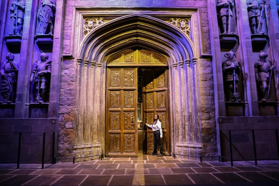 Enter the great hall of Hogwarts School of Witchcrafts and Wizardry